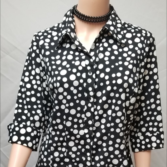 Tailored Button-Down Blouse - Picture 2 of 12